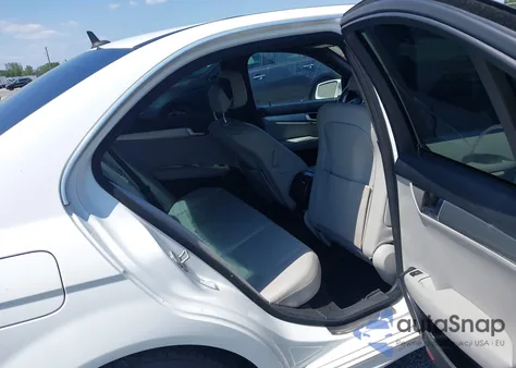 2013 Mercedes-Benz C 250 Luxury/Sport из США, поврежденный, VIN WDDGF4HB8DR267050